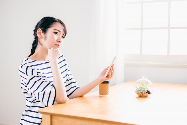 CHONPSが怪しいと思っている女性イメージ画
